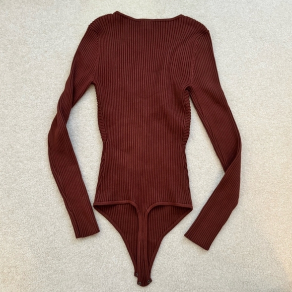 A&F Long Sleeve Square Neck Ribbed Bodysuit - Picture 5 of 5